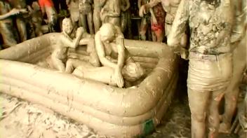 Mud Thirsty Mob Of Honies Screencap 63 on www.sinx.com