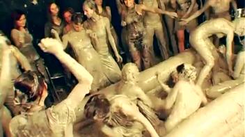 Mud Thirsty Mob Of Honies Screencap 80 on www.sinx.com