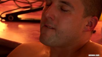 Full Service Salon Screencap 71 on www.sinx.com