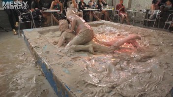 Muddy Wrestling: Jean Dreams Lola vs. Jesica Screencap 60 on www.sinx.com