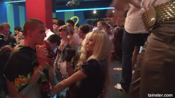 Bikini Beach Balls Part 1 - Cam 3 Screencap 67 on www.sinx.com