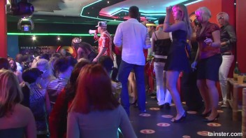 Bikini Beach Balls Part 1 - Cam 3 Screencap 9 on www.sinx.com