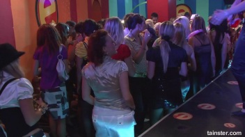 Bikini Beach Balls Part 1 - Cam 3 Screencap 22 on www.sinx.com