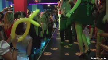 Bikini Beach Balls Part 1 - Cam 3 Screencap 24 on www.sinx.com