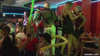 Bikini Beach Balls Part 1 - Cam 3 Screencap 29 on www.sinx.com