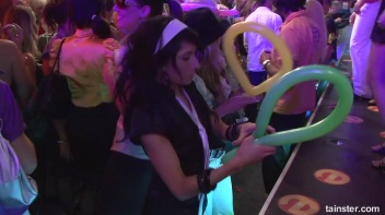 Bikini Beach Balls Part 1 - Cam 3 Screencap 35 on www.sinx.com