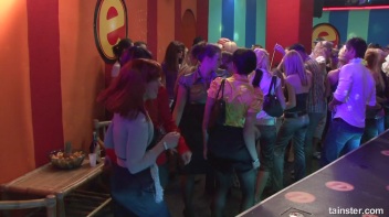 Bikini Beach Balls Part 1 - Cam 3 Screencap 4 on www.sinx.com