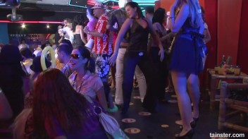 Bikini Beach Balls Part 1 - Cam 3 Screencap 40 on www.sinx.com