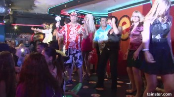 Bikini Beach Balls Part 1 - Cam 3 Screencap 42 on www.sinx.com