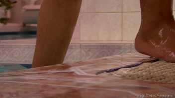 Poolside Piss Screencap 2 on www.sinx.com