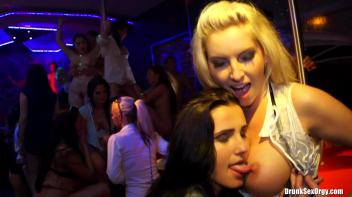 International Summer Lovin' Part 3 - Main Edit Screencap 33 on www.sinx.com