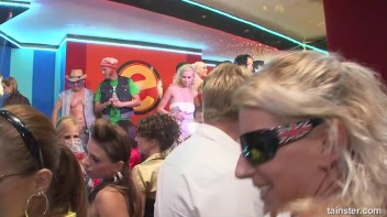 Bikini Beach Balls Part 1 - Cam 2 Screencap 44 on www.sinx.com