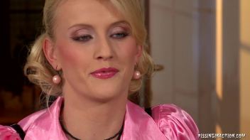 Small Pizza and a Large Glass of Piss, Please! Screencap 2 on www.sinx.com