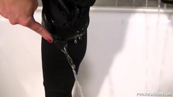 Shave And Shower That Perfect Pussy Screencap 22 on www.sinx.com