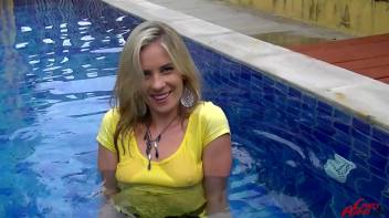 Leony The Wetlook Wonder Screencap 50 on www.sinx.com