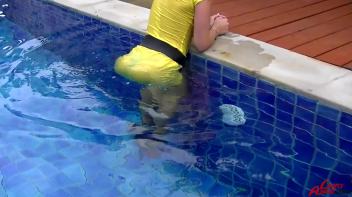 Leony The Wetlook Wonder Screencap 52 on www.sinx.com