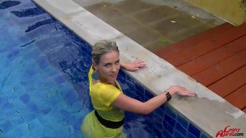 Leony The Wetlook Wonder Screencap 55 on www.sinx.com