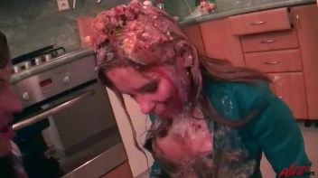 Cakes and Cunts MESSacre Screencap 53 on www.sinx.com