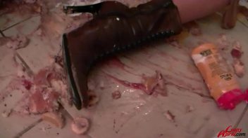 Cakes and Cunts MESSacre Screencap 68 on www.sinx.com