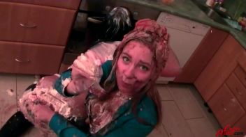 Cakes and Cunts MESSacre Screencap 45 on www.sinx.com