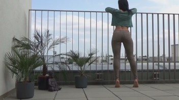 Voll in meine Hose gepisst Screencap 2 on www.sinx.com