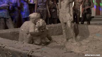How Real Women Battle In The Mud Screencap 93 on www.sinx.com