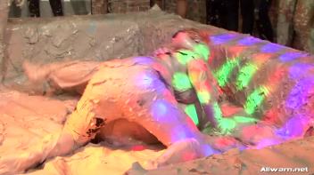 How Real Women Battle In The Mud Screencap 21 on www.sinx.com
