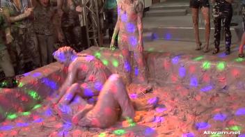 How Real Women Battle In The Mud Screencap 32 on www.sinx.com