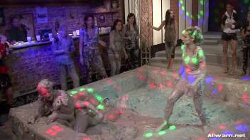 How Real Women Battle In The Mud Screencap 35 on www.sinx.com
