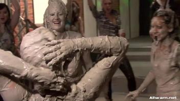 How Real Women Battle In The Mud Screencap 44 on www.sinx.com