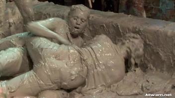 How Real Women Battle In The Mud Screencap 46 on www.sinx.com