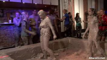 How Real Women Battle In The Mud Screencap 66 on www.sinx.com