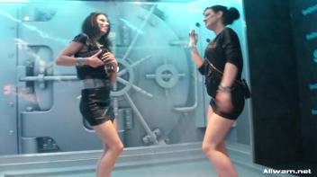 Hotties Workin' That Wetlook! Screencap 34 on www.sinx.com