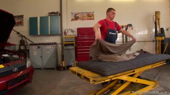 The Lazy Mechanic Screencap 9 on www.sinx.com