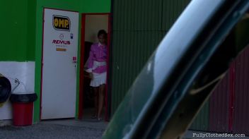 The Lazy Mechanic Screencap 1 on www.sinx.com