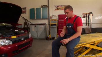 The Lazy Mechanic Screencap 7 on www.sinx.com