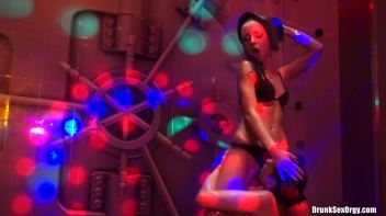 Valentine's Day Vaginas Part 4 - Shower Cam Screencap 78 on www.sinx.com