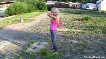 Barbie Blow Me Screencap 1 on www.sinx.com