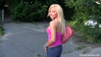 Barbie Blow Me Screencap 10 on www.sinx.com