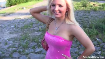 Barbie Blow Me Screencap 3 on www.sinx.com