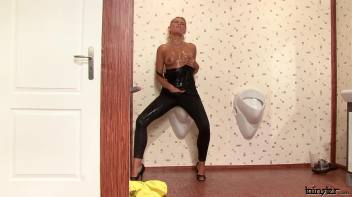 Regina Rides The Slime Wave Screencap 58 on www.sinx.com