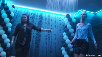 You See Me I Be Wet, Wet, Wet, Wet, Wet... Screencap 14 on www.sinx.com