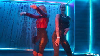 You See Me I Be Wet, Wet, Wet, Wet, Wet... Screencap 34 on www.sinx.com