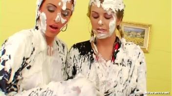 Messy Icing Encounter Screencap 86 on www.sinx.com