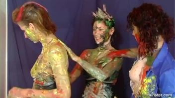 Crazy Color Combinations On These Chicks Screencap 36 on www.sinx.com