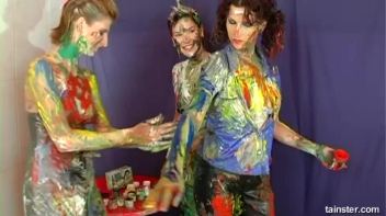 Crazy Color Combinations On These Chicks Screencap 58 on www.sinx.com