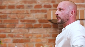 Give The Bitch A Tip Of Piss! Screencap 6 on www.sinx.com