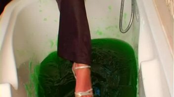 She Loves To Get Messy Any Way She Can Screencap 11 on www.sinx.com