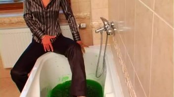 She Loves To Get Messy Any Way She Can Screencap 12 on www.sinx.com