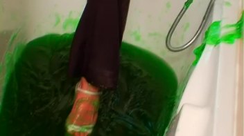 She Loves To Get Messy Any Way She Can Screencap 15 on www.sinx.com